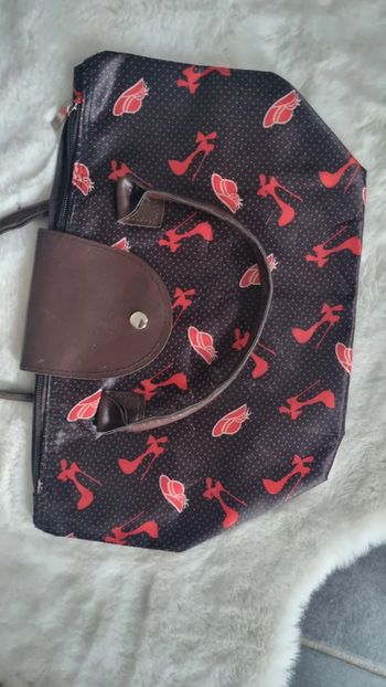 Petit sac 👜 sympa porte main neuf