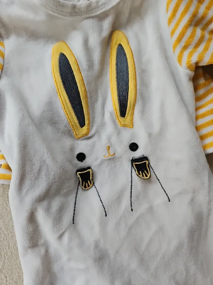 Pyjama lapin 🐰 12 mois - photo numéro 2