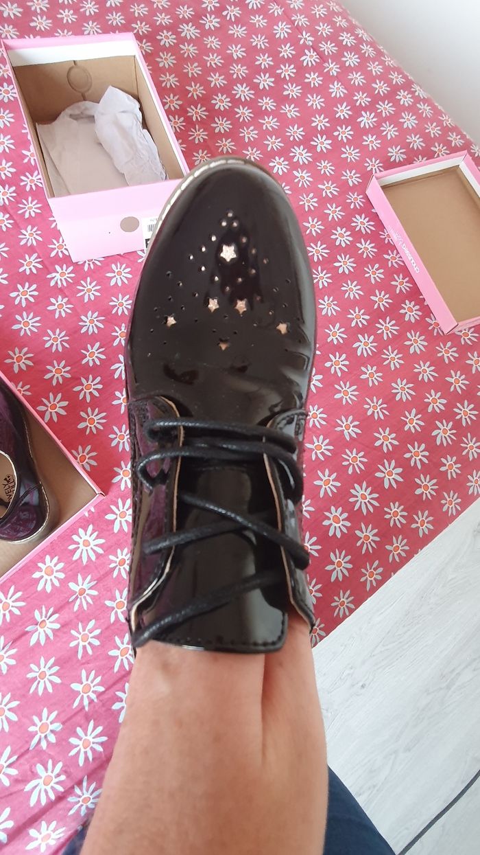 Derbys noires vernies avec étoiles dorées - Taille 35 - Lovely Skull - photo numéro 7