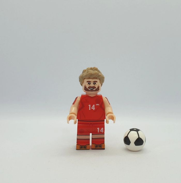 🎽 Figurine Footballeur Coupe du Monde 2022 Équipe du Danemark - Christian Eriksen - (Style Lego) 🎽 - photo numéro 5