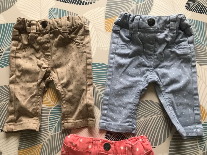 Vend lot de jean slim bébé fille taille 1 mois - photo numéro 2