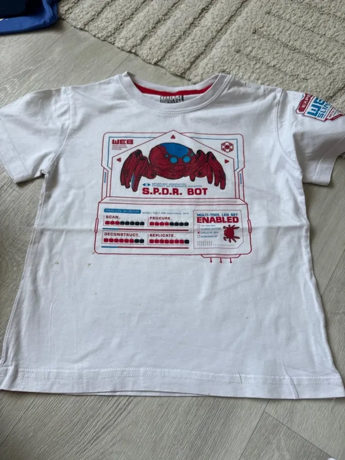 Disneyland Paris tee shirt garcon 5-6 ans spider bot