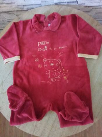 Babygro rouge en velours impressions en doré Sucre d'Orge
