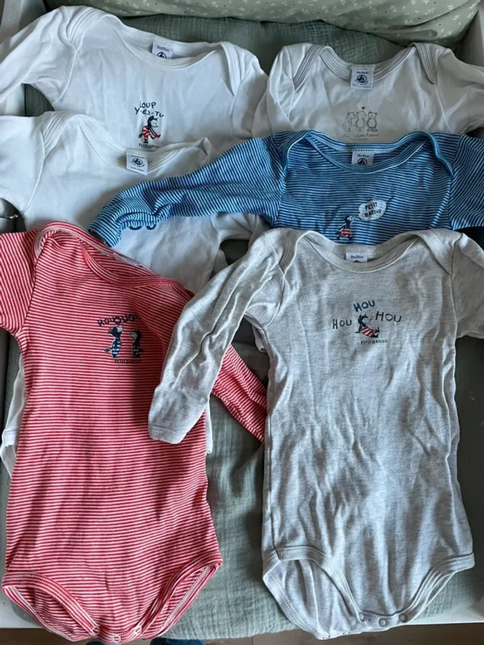 Lot de 5 bodies Petit Bateau + 1 18 mois