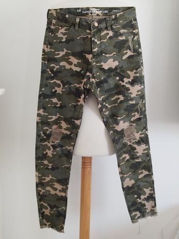 Pantalon camouflage Super skinny troué kaki Clockhouse taille 40 
