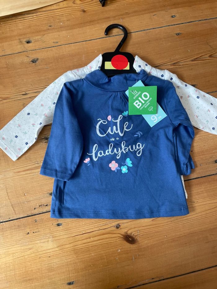 2 tshirts neufs 3 mois