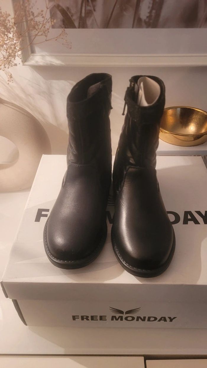 Bottes neuves cuir taille 27 - photo numéro 2