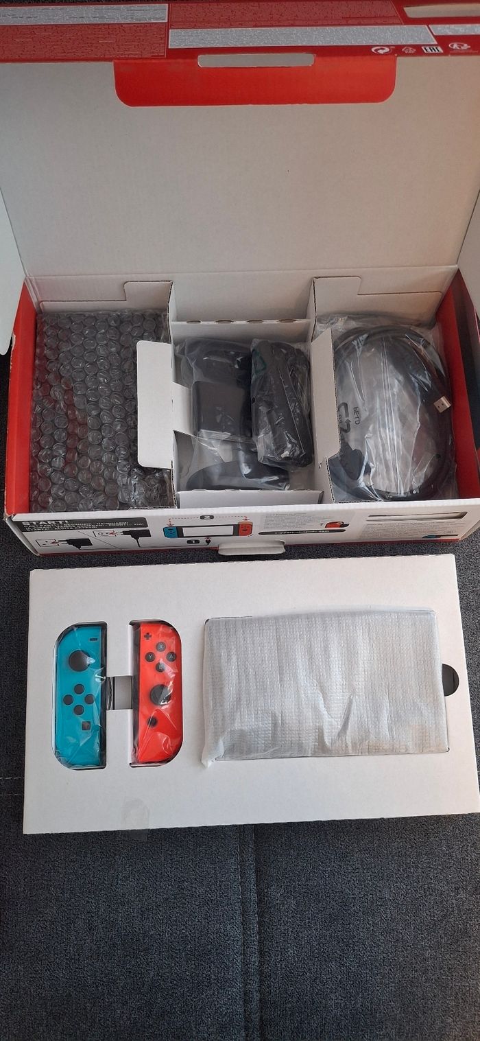 Console Nintendo Switch + accesoires - photo numéro 7
