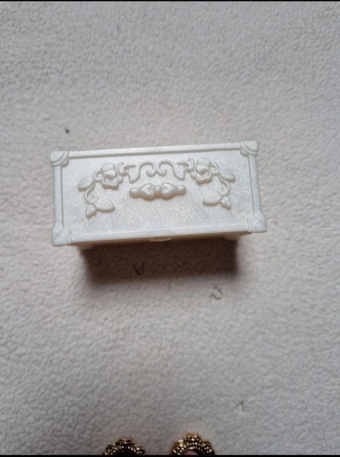 Lot de 3 accessoires coffre, miroir et brosse idéal pour poupée barbie - photo numéro 4