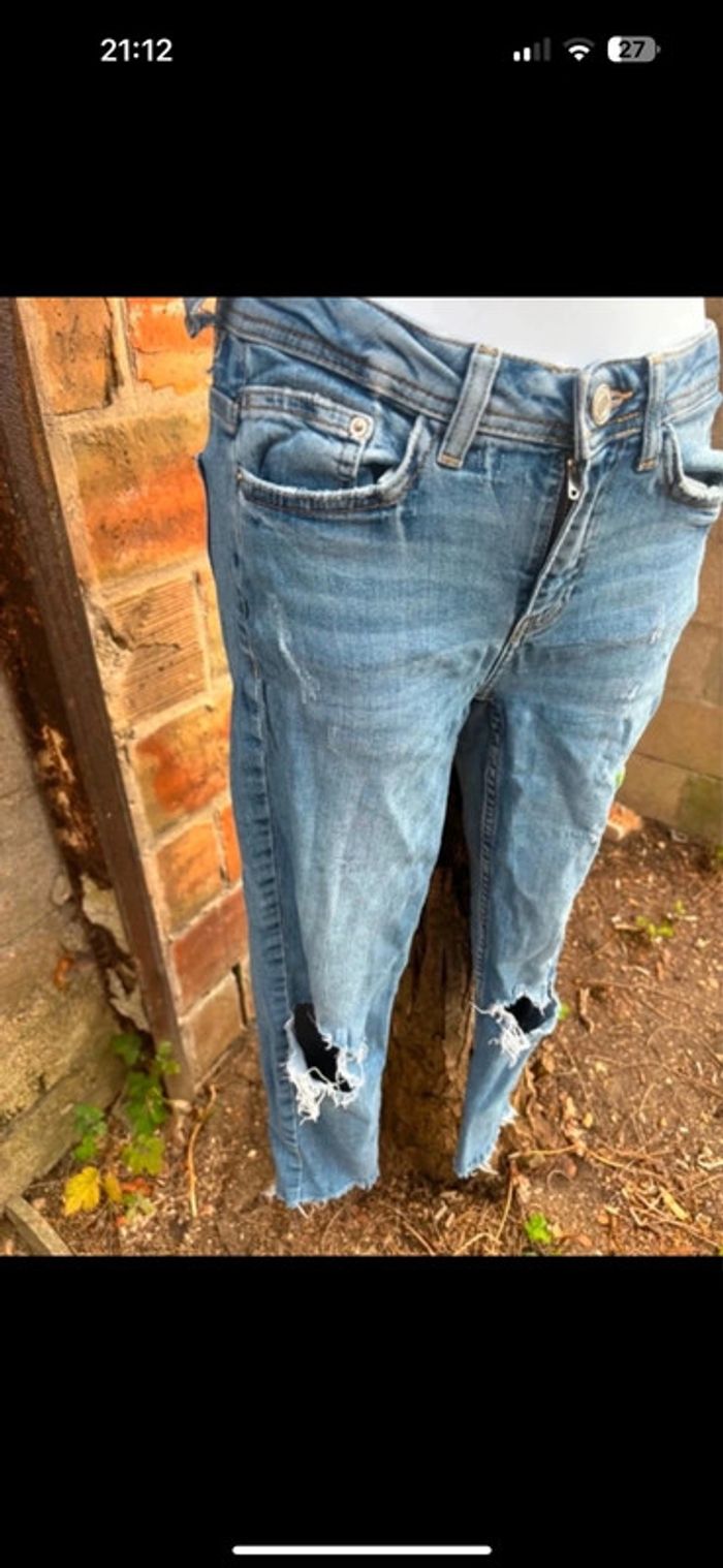 Jeans Zara skinny trouée - photo numéro 2