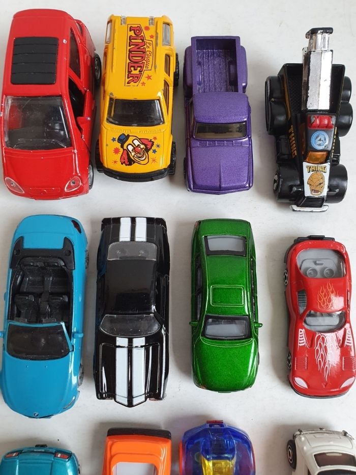 Lot de 14 véhicules - photo numéro 2