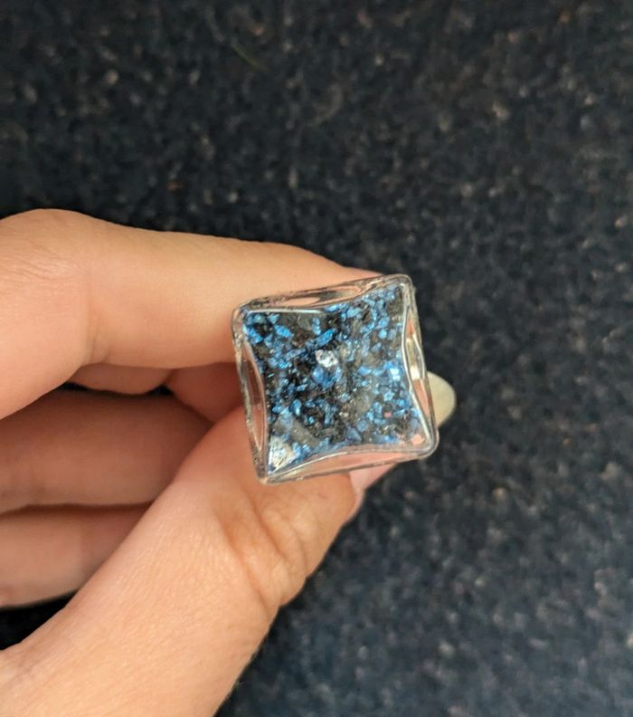 Bague en verre carrée style pylônes - photo numéro 2