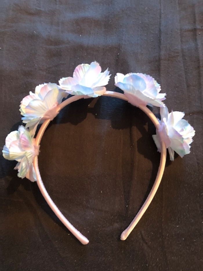 Serre tête rose avec fleurs