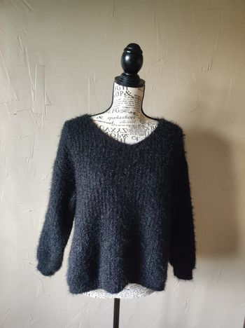 Pull moelleux noir dos artistique taille 1