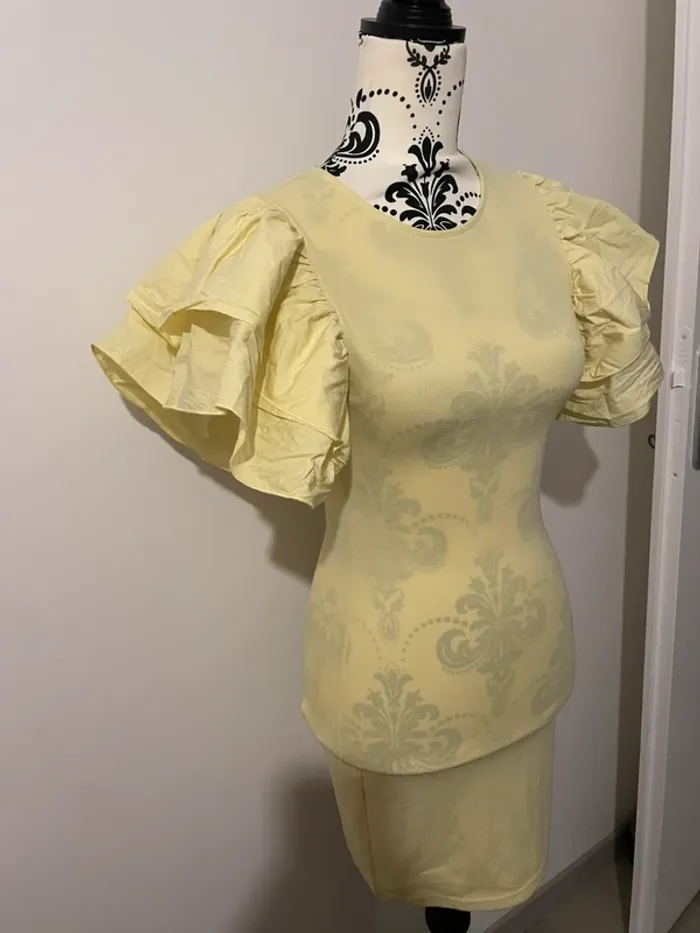 Robe Zara jaune manches bouffantes taille S - photo numéro 2