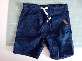 Short bleu foncé en parfait état