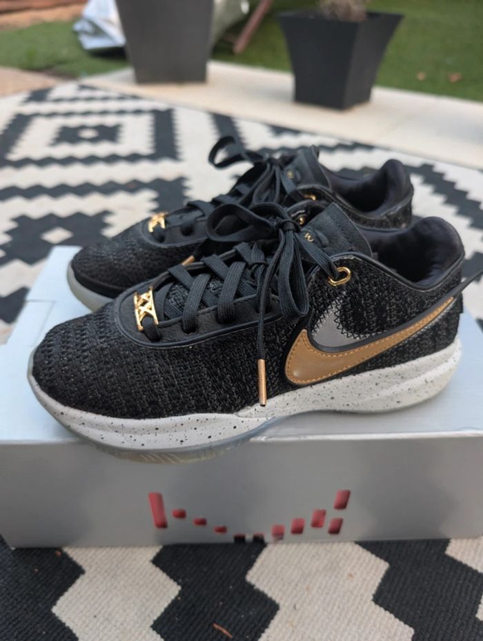 Basket Nike LeBron XX - photo numéro 17