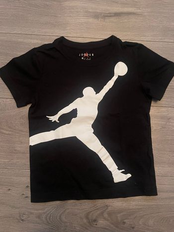Ensemble t-shirt short Jordan 5/6 ans 11O/116 centimètres 
