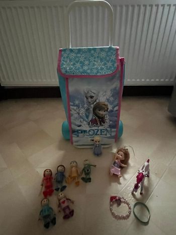 Lot caddie  Reine des Neiges et  figurines