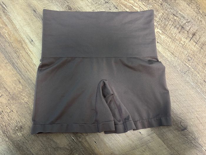 Short gaine microfibre  marron L