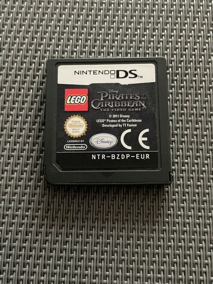 Lego pirates des caraibes Jeu Nintendo DS FR - photo numéro 1