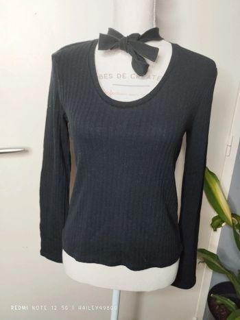 Pull fin a noué au tour du coup taille M