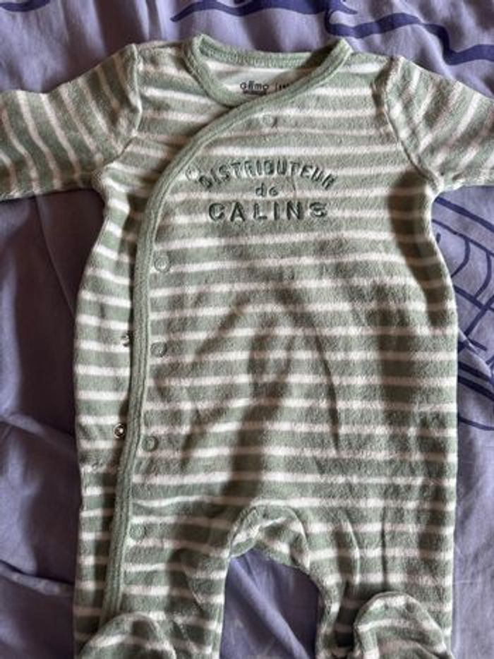 Pyjama vert et blanc taille 1 mois