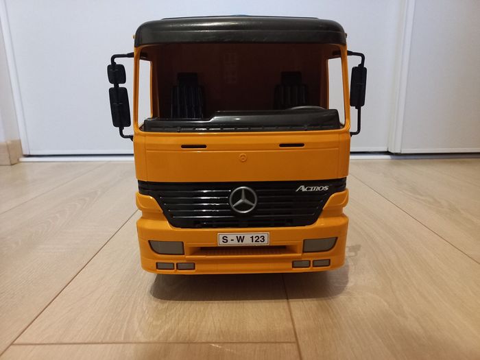 Camion toupie de la marque Bruder - photo numéro 4