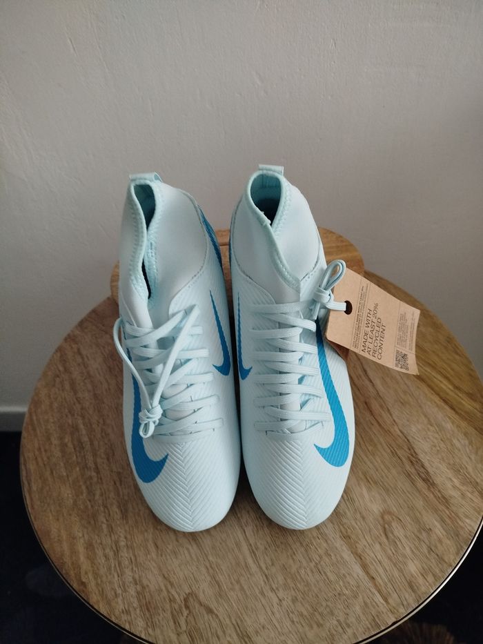 Crampons Nike T 37,5 - photo numéro 3