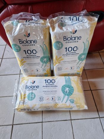132 couches Biolane taille 4