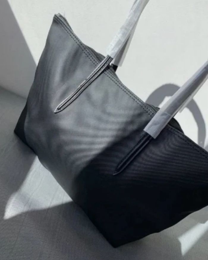 Sac  Lacoste taille L noir - photo numéro 3