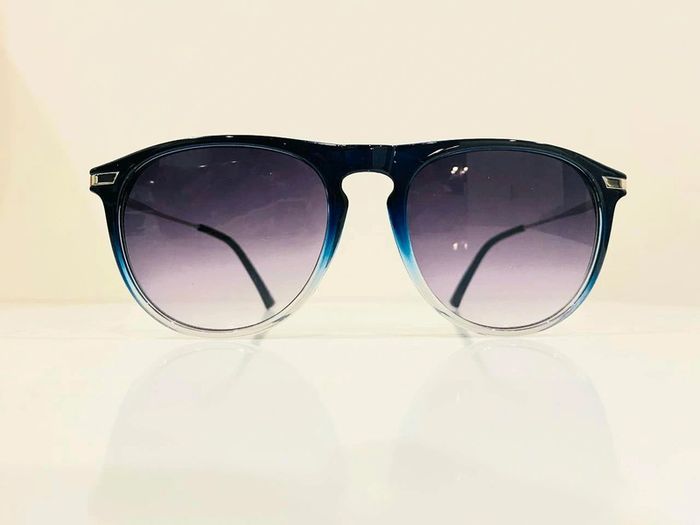 Lunette de soleil mixte noire dégradés en bleu uvprotection catégorie 3 - photo numéro 2