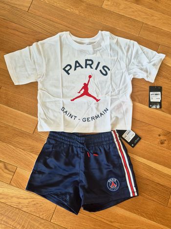 Ensemble Short et T-shirt pour fille "Nike Jordan" PSG taille 7- 8 ans Neuf avec Etiquette