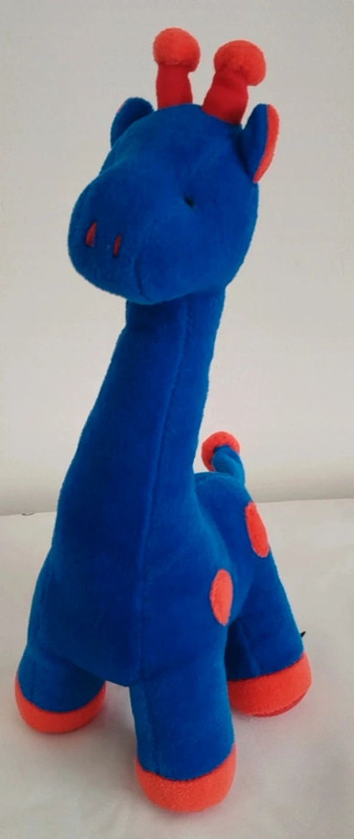 Peluche  girafe bleu et rouge 31cm CP international - photo numéro 4