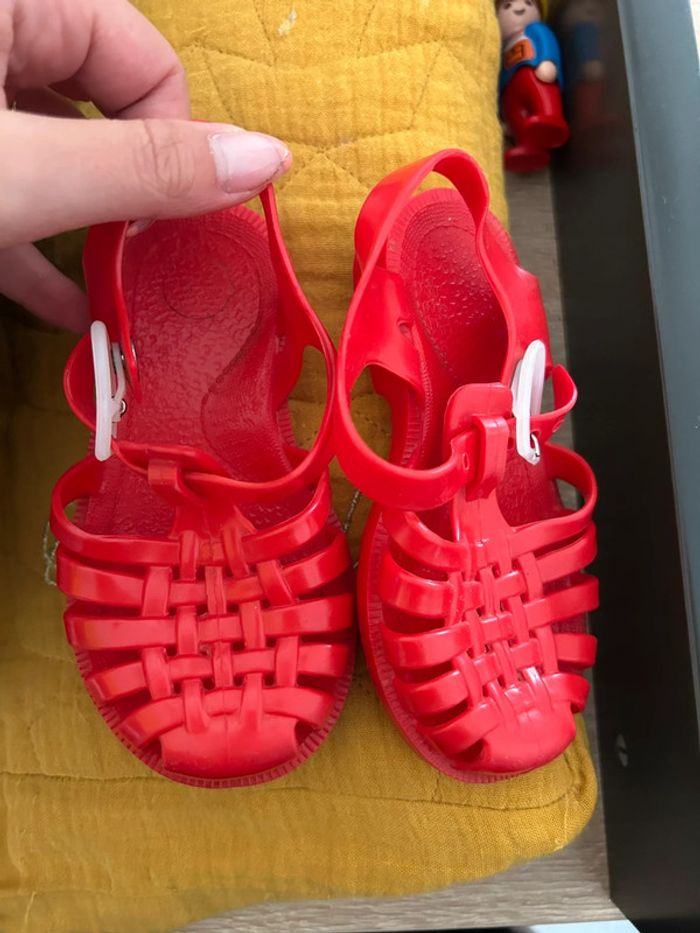Claquettes Méduses rouge T23