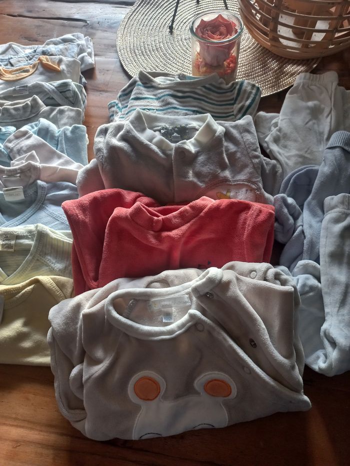 Lot pyjamas et bodies bébé 3 mois - photo numéro 3