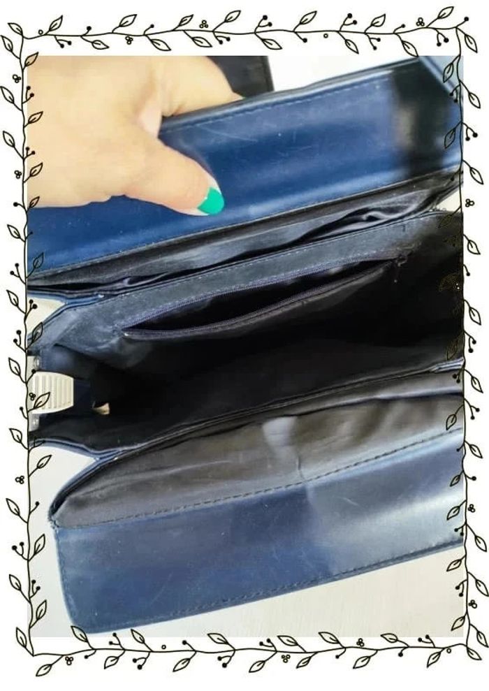 Sac à bandoulière bleu marine Cellini, bon état mais petites traces 26x28cm - photo numéro 9