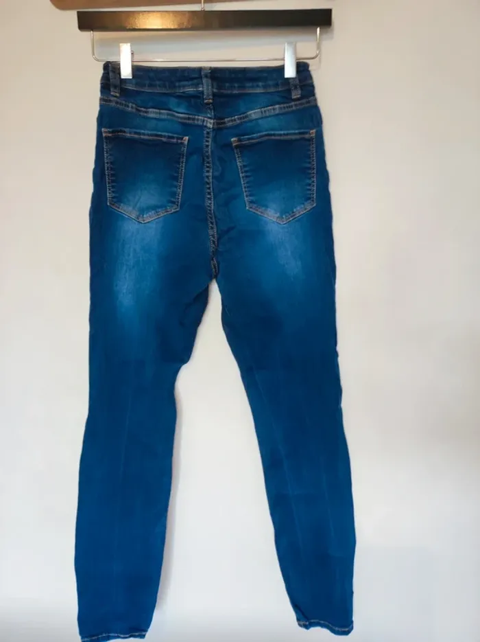 Jean déchiré taille 38 - photo numéro 3
