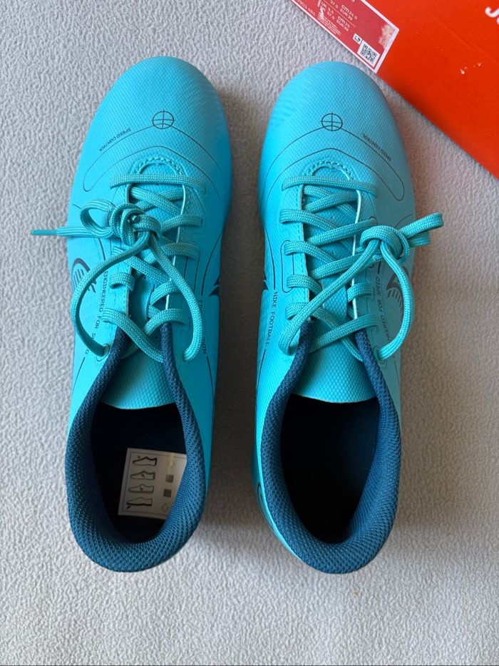 Baskets de football Nike bleues - photo numéro 6