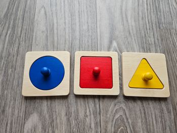 Trio de formes géométriques  à encastrer Ateliers Montessori Oxybul