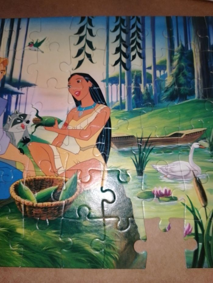 Puzzles Pocahontas Disney 60 pcs TBE
+ Poster
Déjeuner amoureux - photo numéro 8