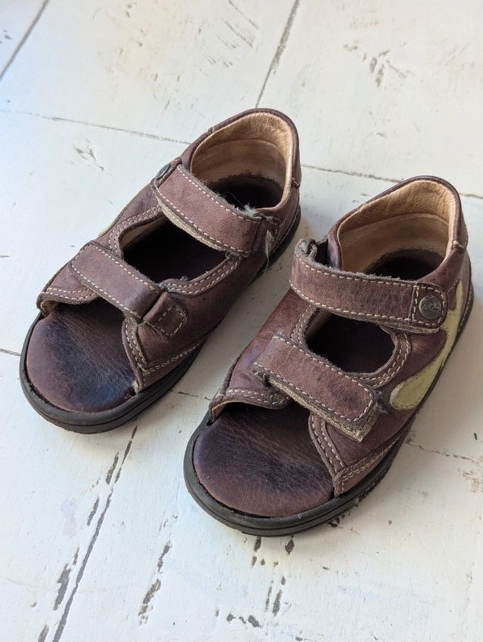 Sandales ouvertes en cuir marron Kickers – Taille 24