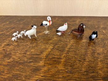 Petits animaux en verre filé.