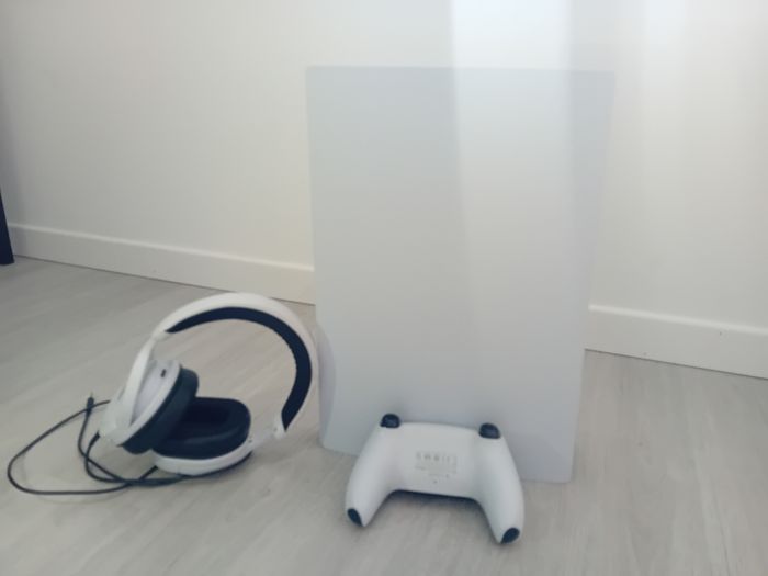 PS5 sans lecteur cd avec manette et casque PS5 - photo numéro 2