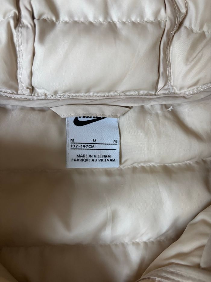 Doudoune Nike taille M  (12ans) - photo numéro 5