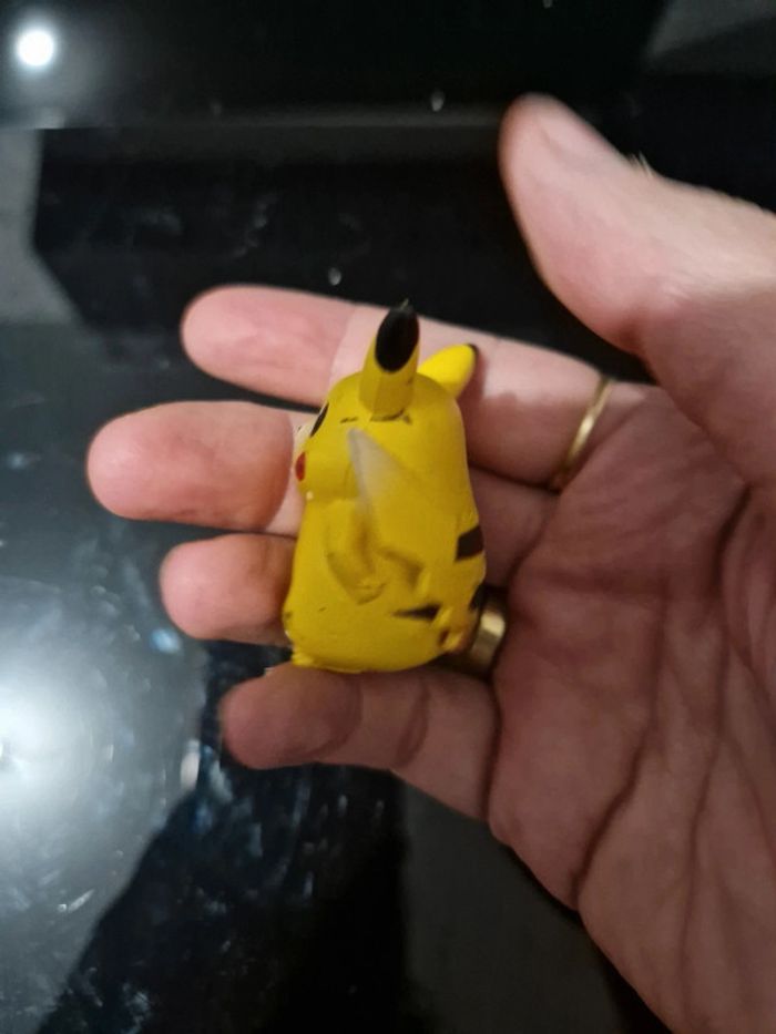 Figurine pikachu - photo numéro 3