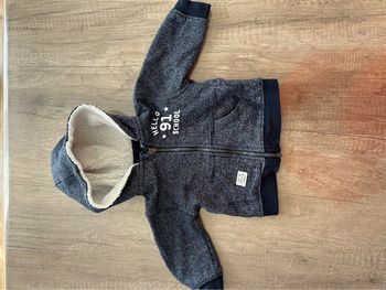 Veste avec capuche 6 mois