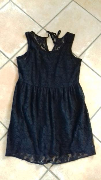 jolie robe noire dentelle mini 38/40