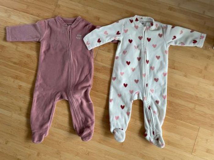2 pyjamas velours neufs