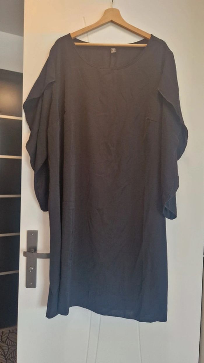 Robe noire large